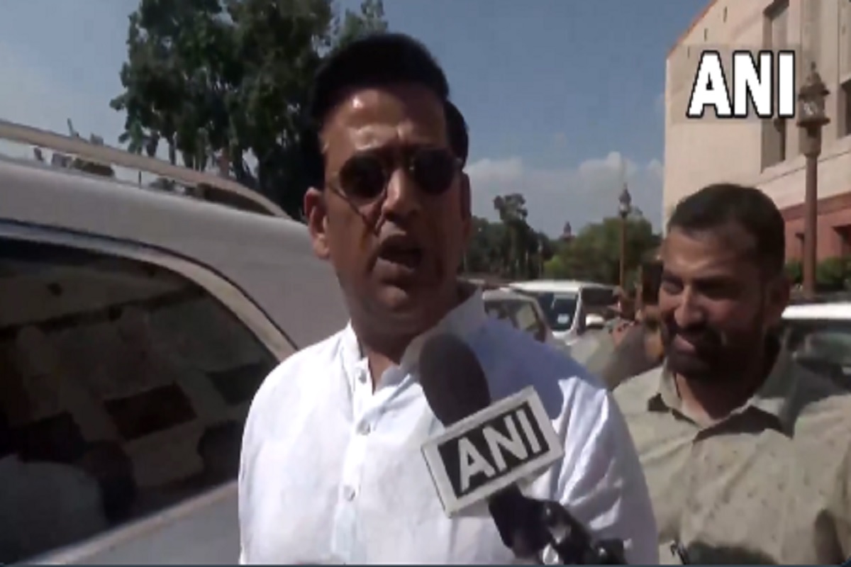 Parliament Monsoon Session: ‘मैंने ऐसा दृश्य कभी नहीं देखा’, संसद में विपक्ष ने बिल की कॉपी फाड़ी तो भड़के बीजेपी नेता रवि किशन, कही ये बात