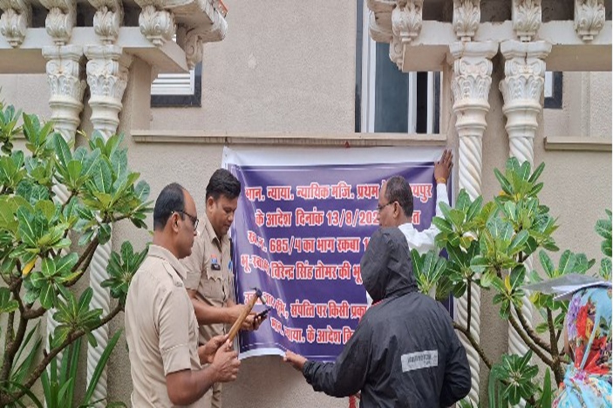 Raipur News: रायपुर के सूदखोर वीरेंद्र और रोहित तोमर की संपत्ति कुर्क, प्रशासन ने आलीशान मकान पर किया कब्जा