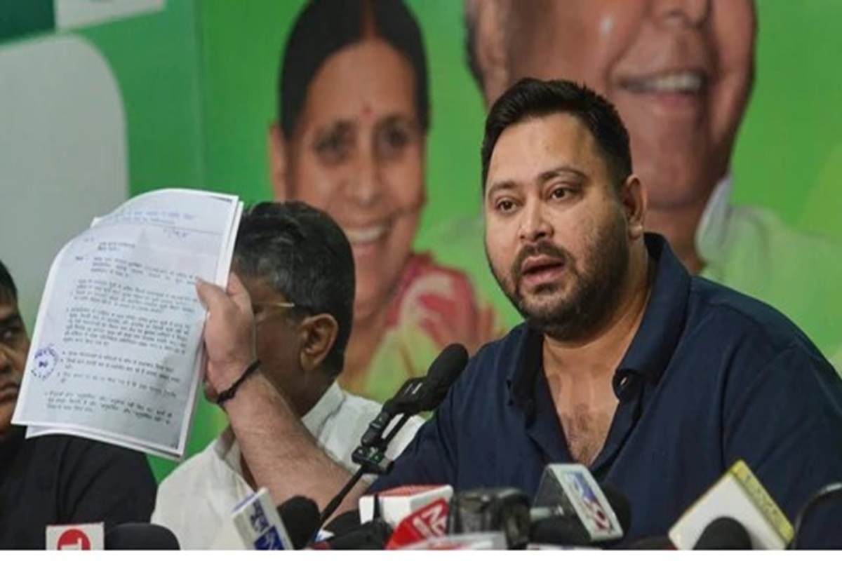 Bihar SIR: फर्जी है तेजस्वी यादव का दूसरा EPIC नंबर! ECI ने शुरू की जांच, महंगा पड़ सकता है चुनाव आयोग से पंगा लेना