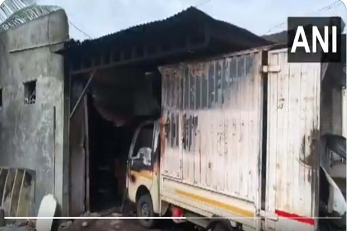 Pune tension: आपत्तिजनक पोस्ट को लेकर पुणे में तनाव, मस्जिद और बेकरी दुकान में तोड़फोड़, पुलिस ने छोड़े आंसू गैस के गोले