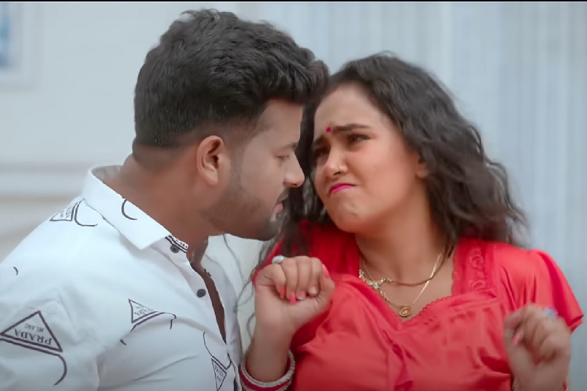 Bhojpuri Video: सोशल मीडिया पर फिर वायरल हुआ भोजपुरी एक्ट्रेस का बेडरूम वीडियो, रोमांस देखकर आपको भी नहीं होगा यकीन