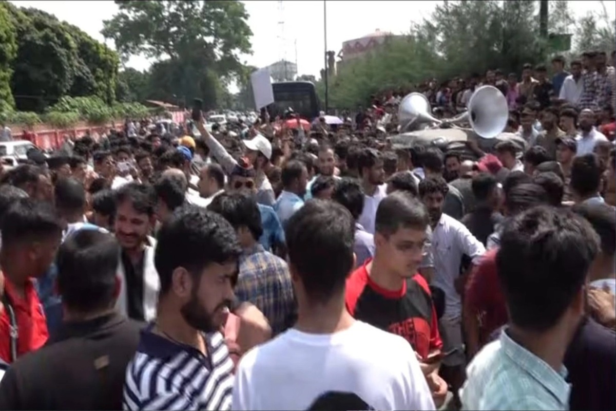 Uttarakhand Paper Leak: पेपर लीक मामले में बड़ा खुलासा, जिस कमरे में बैठा था मास्टरमाइंड.. वहां नहीं लगा था जैमर, बहन भी पहुंची सलाखों के पीछे