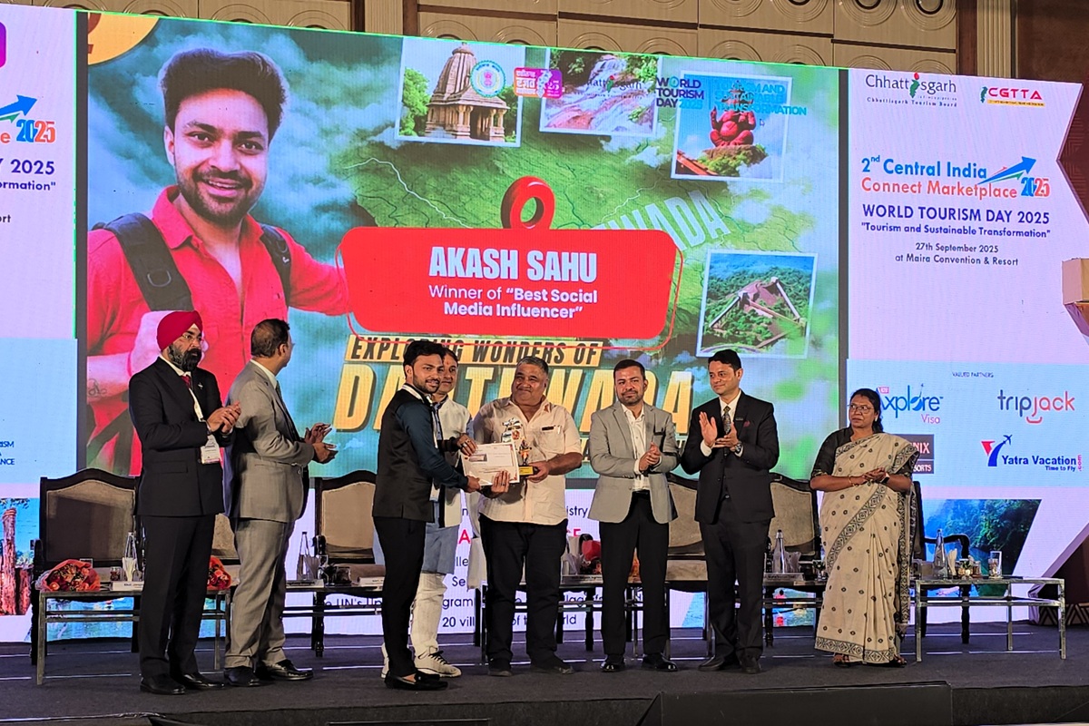 CG News: छत्तीसगढ़ में पर्यटन विकास को दी नई दिशा, आकाश साहू को मिला बेस्ट इन्फ्लूएंसर अवार्ड, कई और लोगों को मंत्री राजेश अग्रवाल ने किया सम्मानित