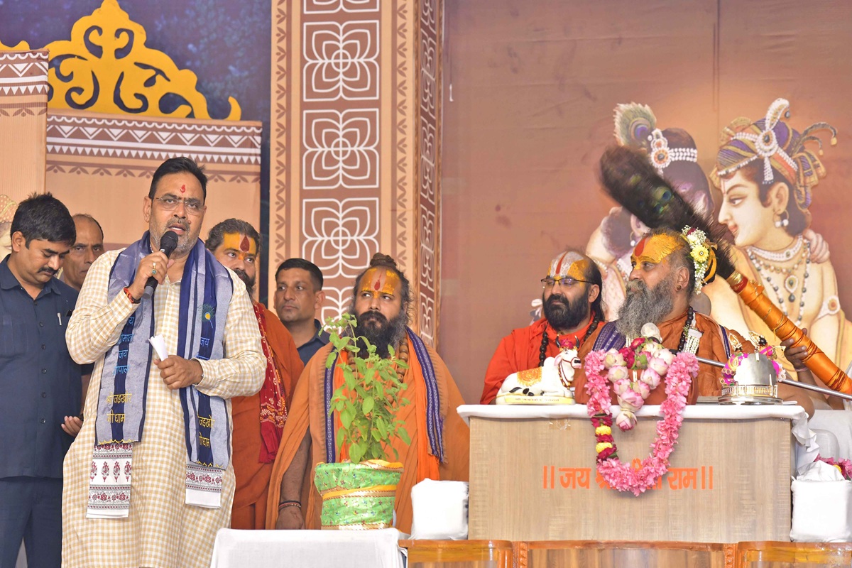 Rajasthan News: श्री जड़खोर गोष्ठ बिहारी मंदिर पहुंचे मुख्यमंत्री भजनलाल शर्मा, कहा- गौशालाओं के लिए बढ़ाया अनुदान, गायों के संरक्षण व संवर्धन के लिए हुए विशेष काम