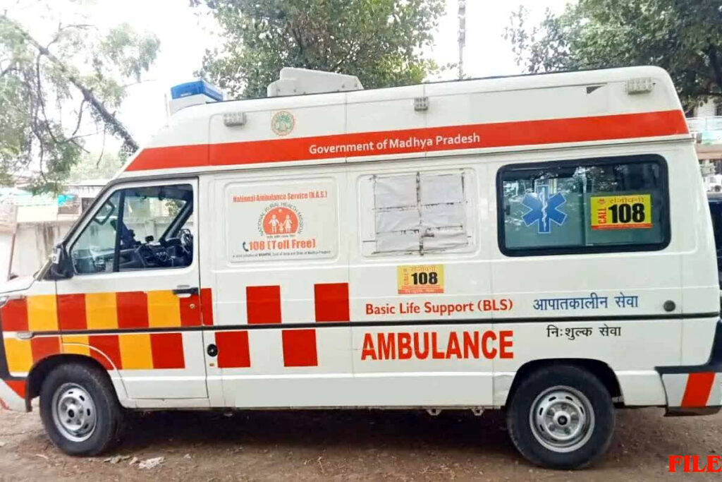 Chhatarpur News Today: बीमार बच्चे और परिजनों को बीच रास्ते में छोड़कर भागा 108 एम्बुलेंस चालक / Image: File
