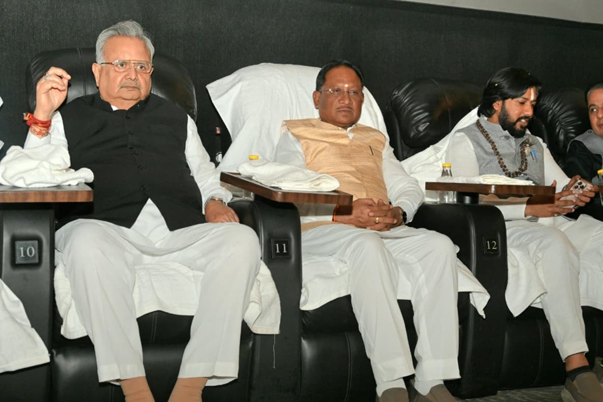CG News : ‘बलिदानी राजा गुरु बालकदास’ फिल्म देखने पहुंचे सीएम साय, टैक्स फ्री करने का किया ऐलान, कहा- साहस और शौर्य की अनुपम गाथा है यह मूवी