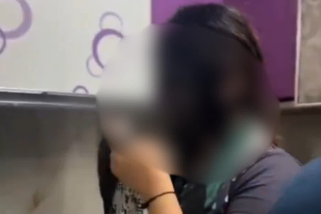 Wife Caught with Gigolo Video: पति नहीं कर पाता था संतुष्ट...तो जिगोलो बुलाकर सेक्स कर रही थी महिला / Image: Screengrab