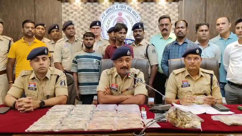 Janjgir News: नाबालिग नौकर ने रची ऐसी साजिश, व्यापारी से बीच रास्ते लूटे गए 10 लाख रुपए, पुलिस ने खोले सारे राज