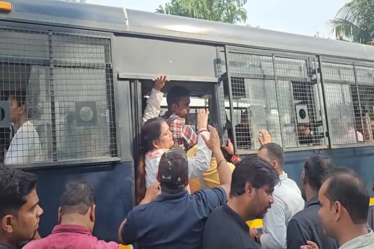 NHM Employees Arrested: गिरफ्तार किए गए आंदोलन कर रहे NHM के कर्मचारी, बोले- लिखित आश्वासन दिए जाने तक जारी रहेगा प्रदर्शन