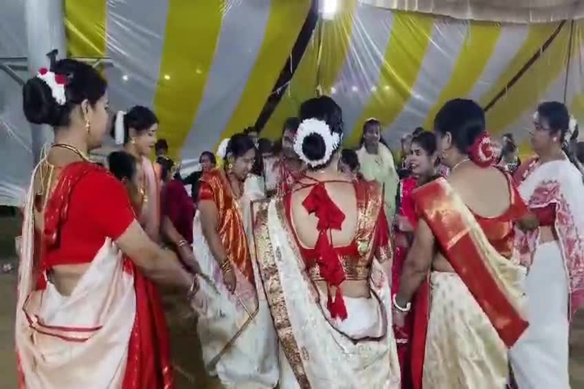 MCB News: मनेंद्रगढ़ में सामाजिक एकता की मिसाल बना नवरात्रि पर गरबा, 8 साल से पूर्व पार्षद अजमुद्दीन अंसारी कर रहे आयोजन