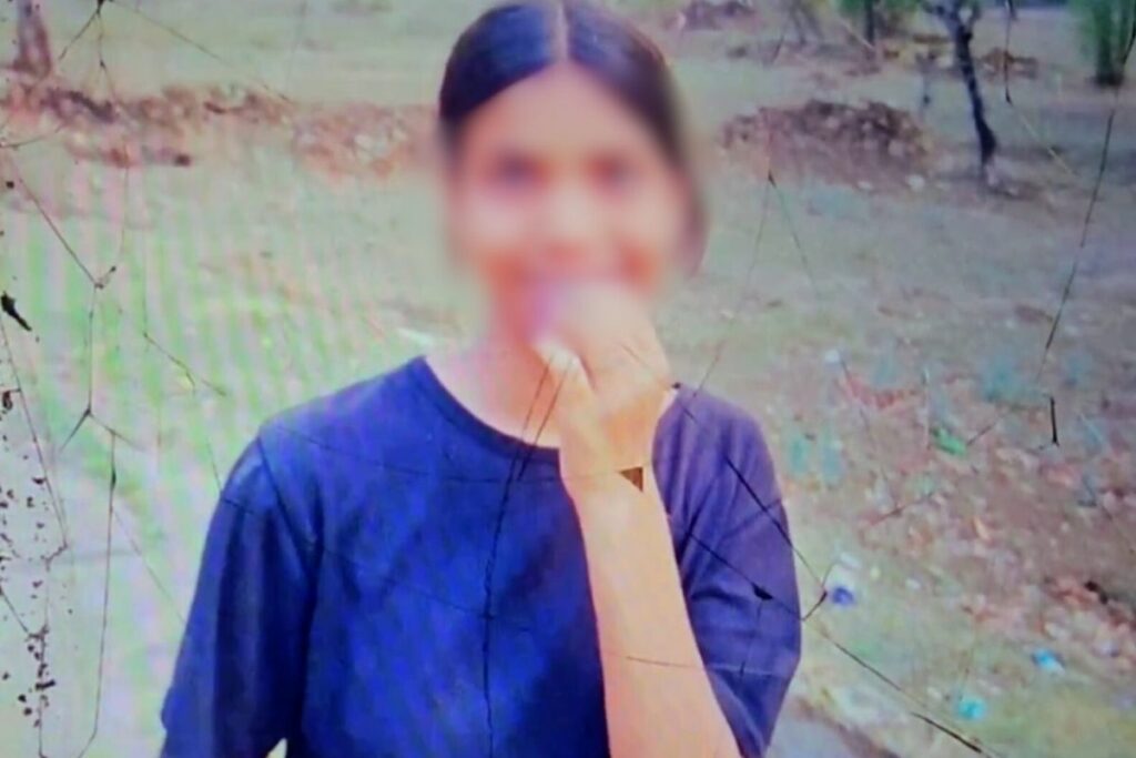 Ambikapur news, Ambikapur student suicide, Sarguja news, Lakhnapur police news, Ambikapur mobile addiction, Ambikapur tragic incident, Sarguja school news, Ambikapur social media impact, Ambikapur youth mental health, Ambikapur poisoning case, Ambikapur education news, Ambikapur family tragedy, Sarguja district news, Ambikapur teen suicide, Chhattisgarh local news