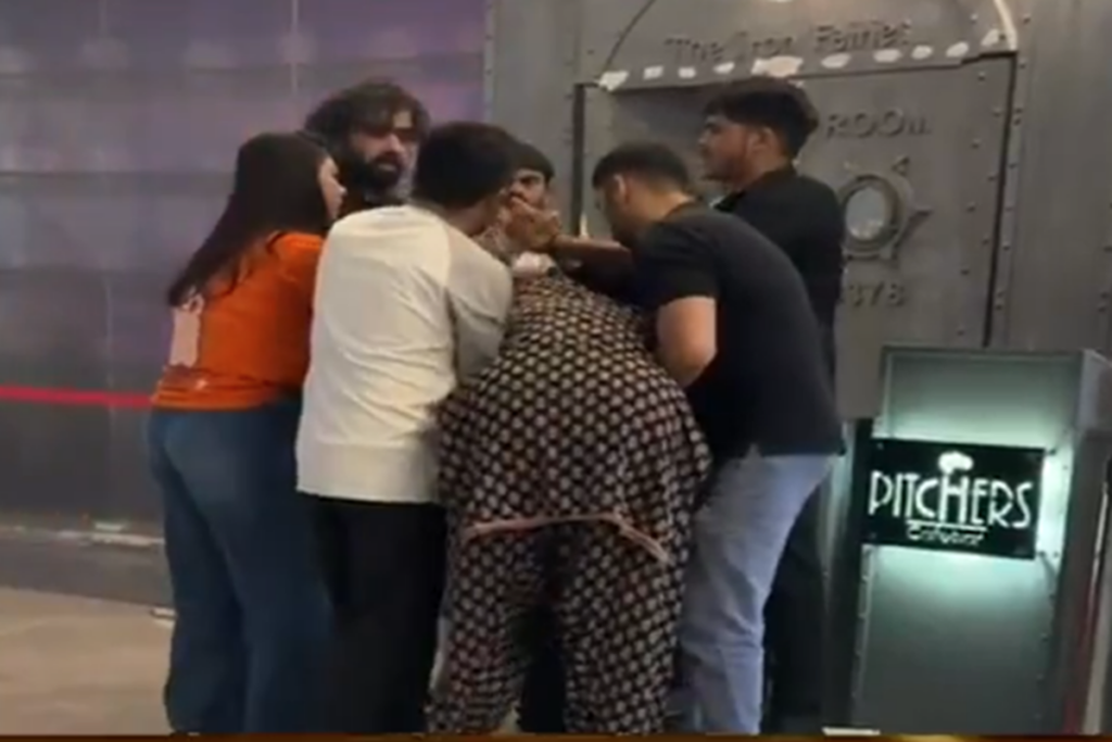 Bhopal News, Bhopal Club Fight, Bhopal DB Mall News, Bhopal High Profile Club, Bhopal Nightlife Controversy, Bhopal Party Violence, Bhopal Women Bouncer Clash, Bhopal Club Culture News, Bhopal BJP Club Link, Bhopal Viral Video News, DB Mall Bhopal Incident, Bhopal Late Night Party Issue,