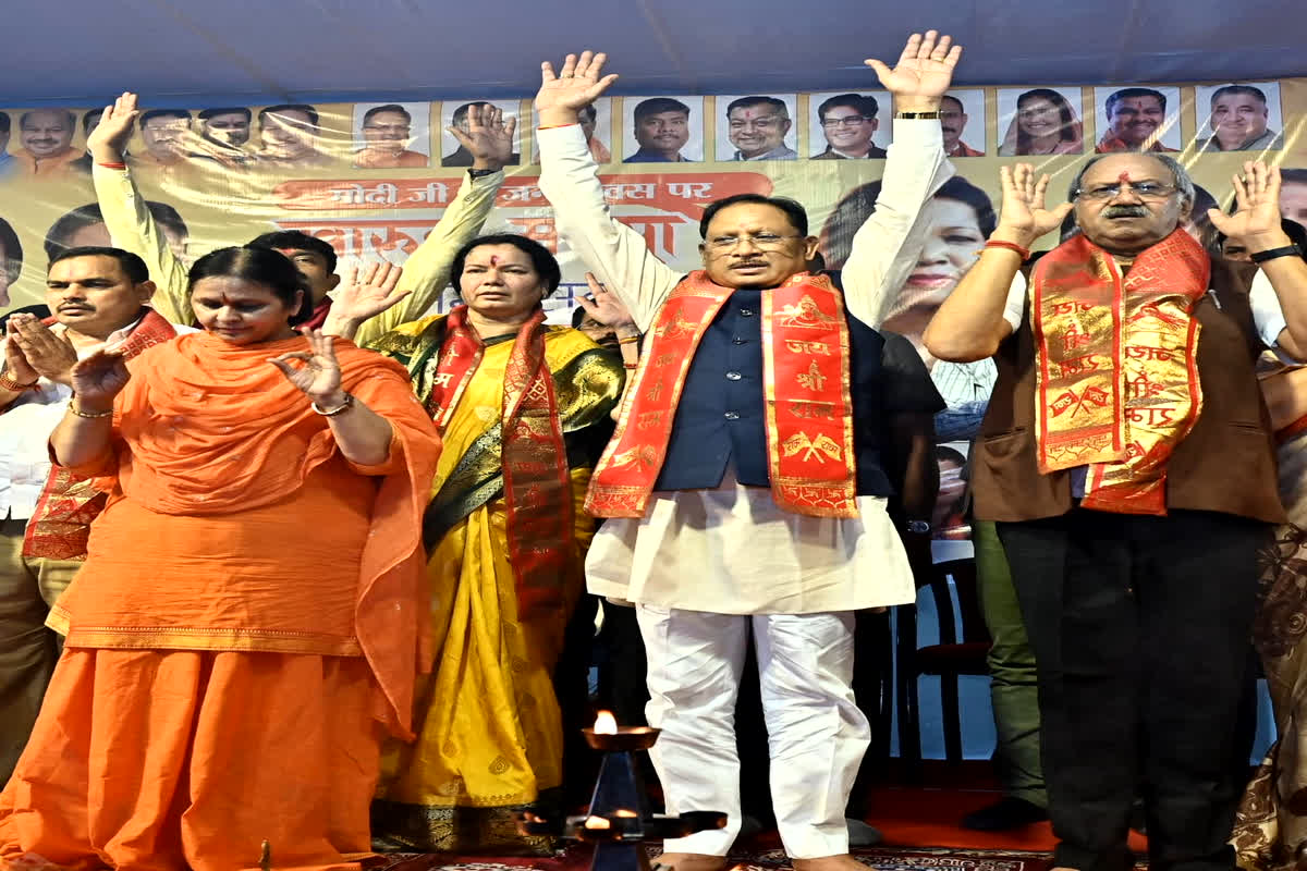 CG News: सीएम विष्णु देव साय खारुन मईया समरसता भव्य महाआरती में हुए शामिल, महाआरती में मंत्रोच्चार से गूंजा खारुन नदी का महादेव घाट