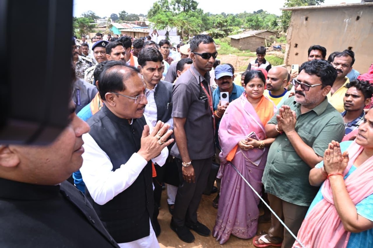 CG News: बस्तर के बाढ़ प्रभावित इलाकों में पहुंचे सीएम साय, किया हवाई और जमीनी सर्वेक्षण, दंतेवाड़ा में बैठक लेकर अधिकारियों को दिए ये निर्देश