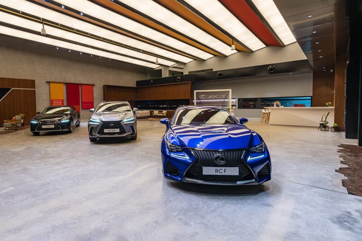 Lexus Car Price Reduced: कार खरीदने वालों के लिए खुशखबरी, इन कंपनियों ने कीमत में की कटौती, अब इतने रुपए देकर ला सकेंगे घर