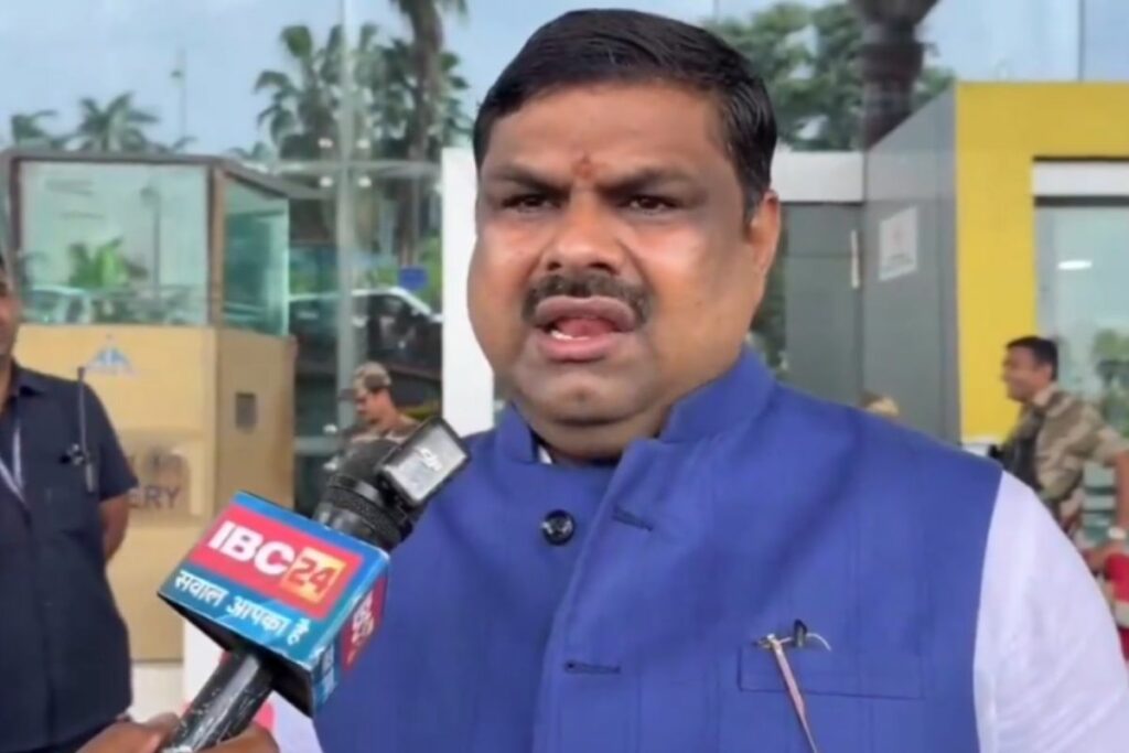 Chhattisgarh News, Gajendra Yadav latest news, Gajendra Yadav education minister, Chhattisgarh Gajendra Yadav update, Gajendra Yadav Gujarat visit, Gajendra Yadav education reform,Chhattisgarh education news, Chhattisgarh Gujarat model, Raipur education update, Chhattisgarh school monitoring system, Chhattisgarh Vidya Samiksha Kendra, Chhattisgarh digital education reform,