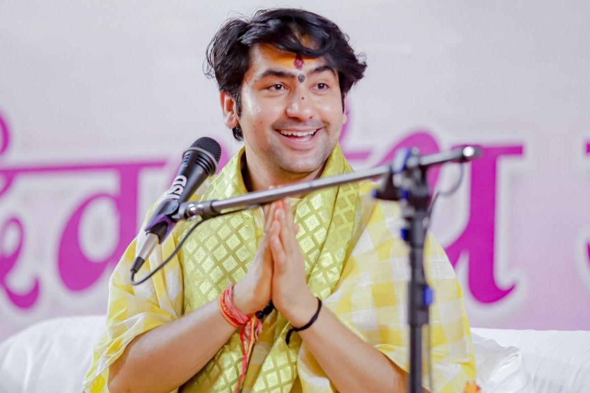 Dhirendra Shastri: भूतों पर Ph.D करना चाहते हैं बागेश्वर धाम वाले धीरेंद्र शास्त्री, जानिए दुनिया में कौन सी यूनिवर्सिटी में चलता है ऐसा कोर्स