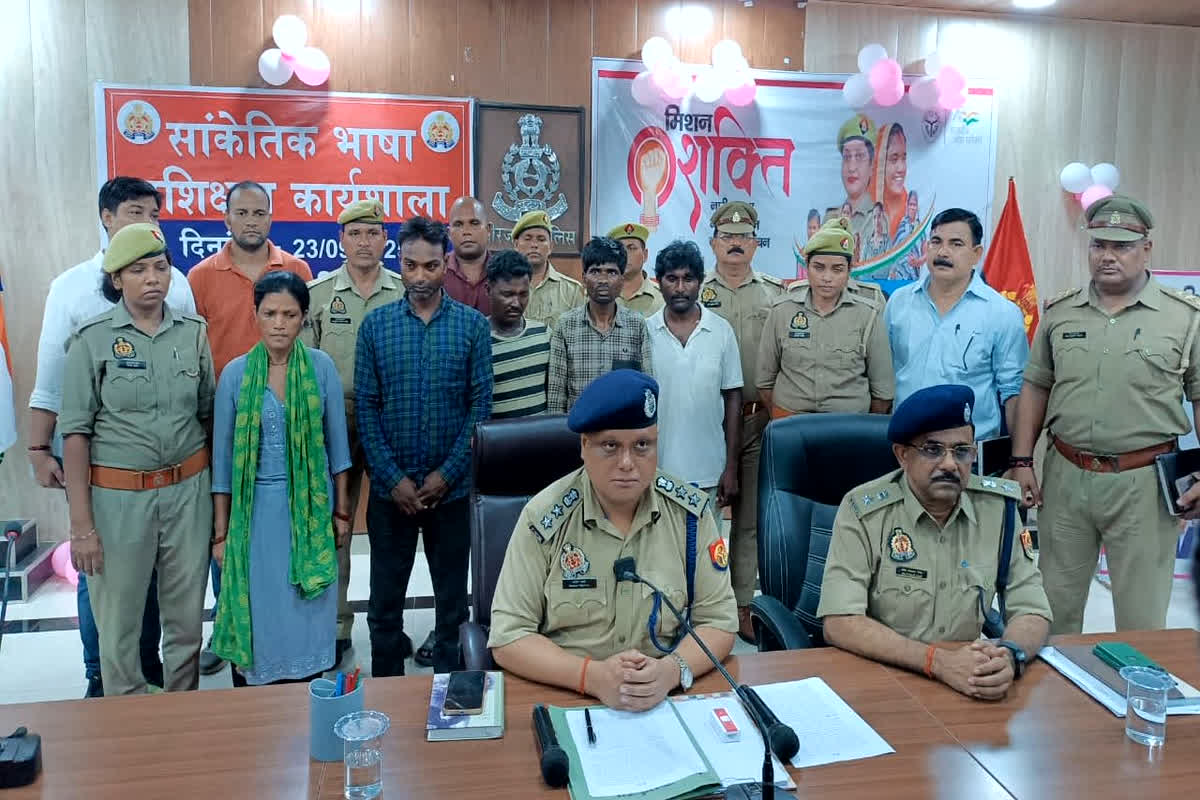 Saroj Sargam Maa Durga Song: वीडियो यूट्यूब पर मां दुर्गा को गाली देने वाला वीडियो किया था अपलोड, अब सलाखों के पीछे पहुंची गायिका और पति सहि‍त छह लोग