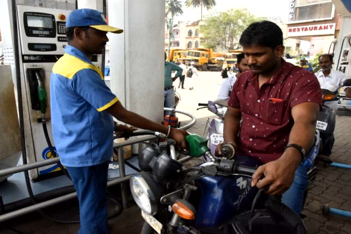 Petrol Diesel Price 3 November 2025: 90 रुपए से नीचे आया पेट्रोल-डीजल का रेट, दिवाली के बाद भारतीय लोगों के आए अच्छे दिन, जानिए आज आपके शहर में क्या है रेट