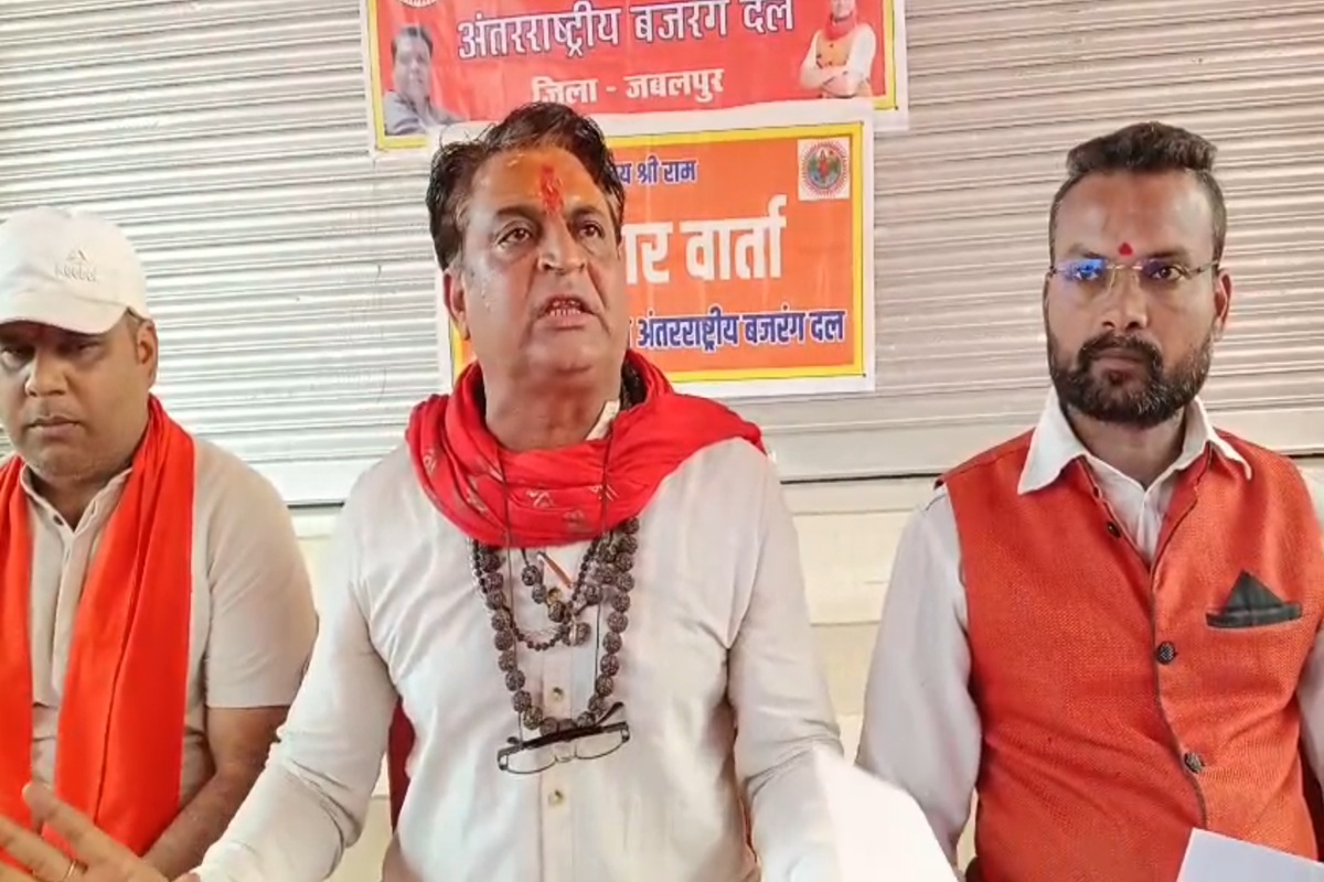 Jabalpur News: ‘विसर्जन जुलूस में बोरे में पत्थर लेकर चलें दुर्गा समितियों के लोग’.. बजरंग दल के राष्ट्रीय महामंत्री ने की अपील, कहा- तेज पत्थरबाजी से दे जवाब