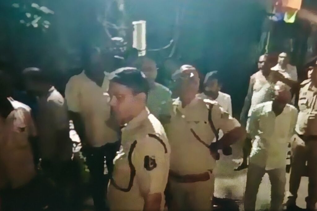 Janjgir Champa News, Naila loot case, Naila robbery news, Janjgir-Champa crime update, Naila Chhattisgarh robbery, Chhattisgarh loot today, Arun Agrawal Naila, 7 lakh loot Naila, Naila police investigation, Janjgir robbery case, Naila crime September 2025, Naila businessman robbery, SP Vijay Pandey news, CCTV loot evidence Naila, Chhattisgarh business crime, loot near Naila market