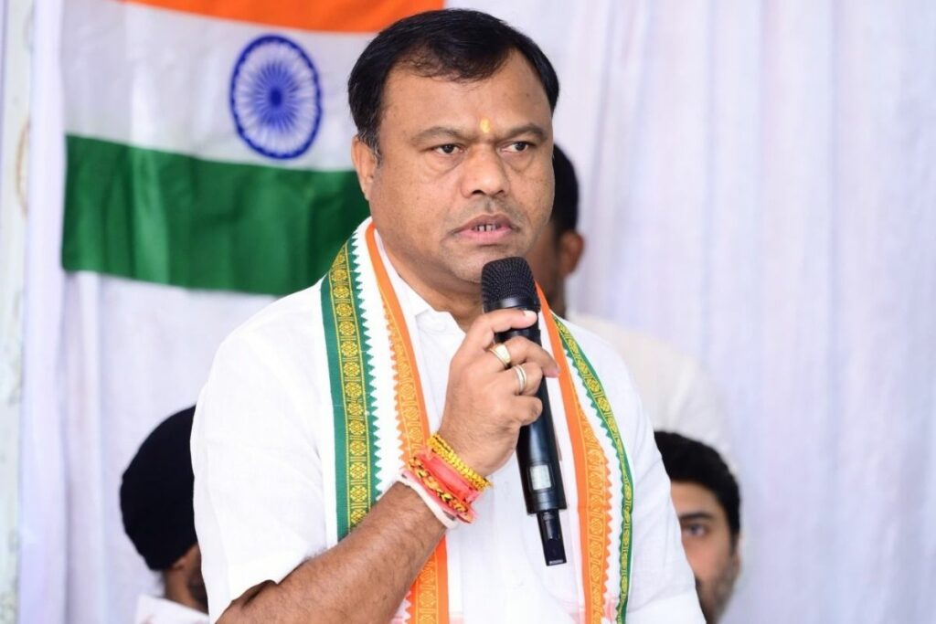 Jashpur Ganesh Visarjan, Jashpur accident news, Jashpur Ganesh Visarjan tragedy, Jashpur Bolero accident, Jashpur latest news 2025, Ganesh immersion accident Chhattisgarh, Jashpur road accident victims, Jashpur District PCC chief statement, Deepak Baij on Jashpur tragedy, Jashpur rural accident, Ambikapur hospital update,