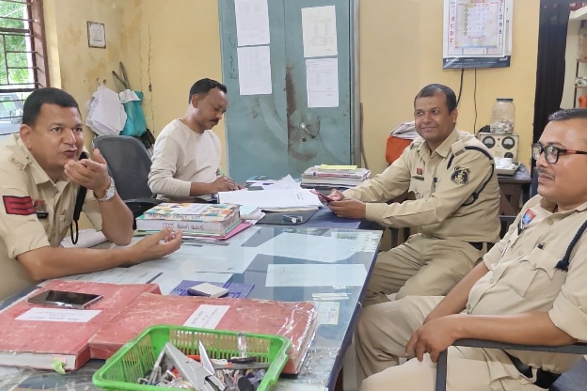 Koriya News: पुलिस कर्मियों की सुरक्षा के लिए बड़ा खतरा, थाने में मंडरा रहा है मौत का साया, इस हाल में काम करने को हैं मजबूरी