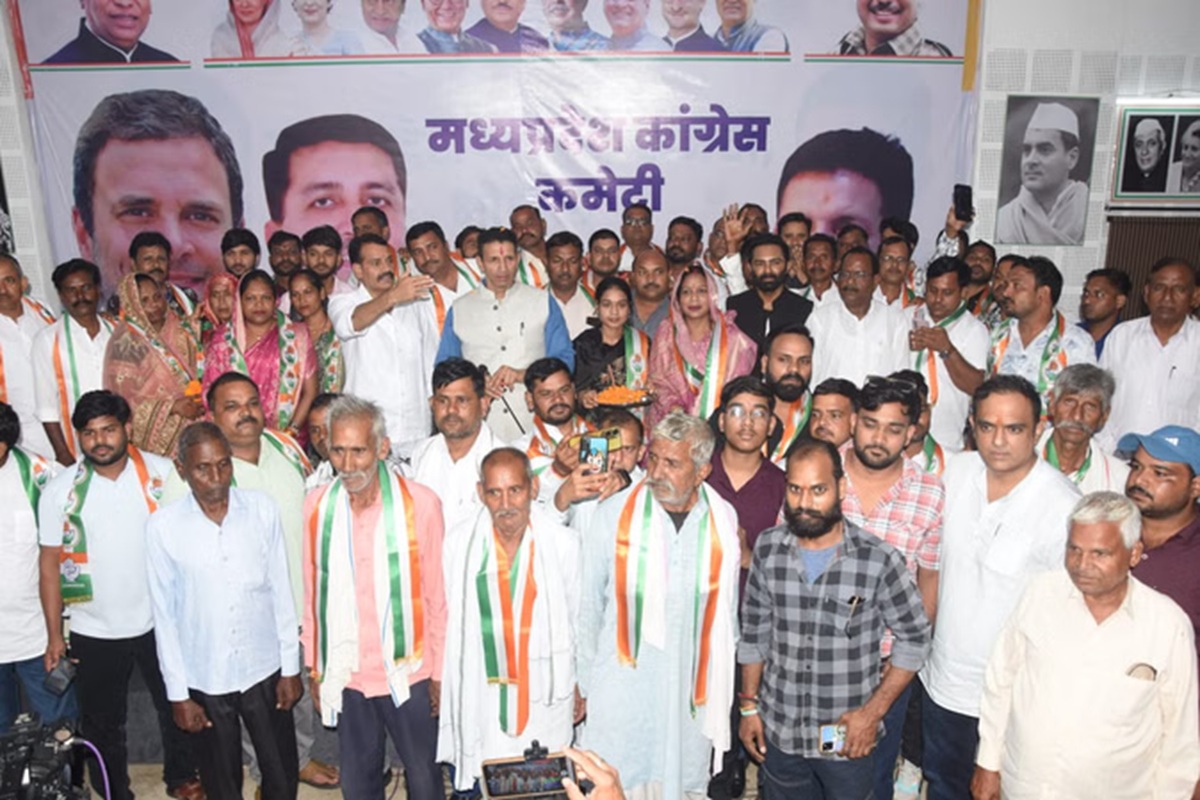 MP Politcs: कांग्रेस ने की भाजपा और बसपा में सेंधमारी! कई कार्यकर्ताओं ने थामा पार्टी का दामन, इस वजह से हाथ का साथ देने का किया फैसला