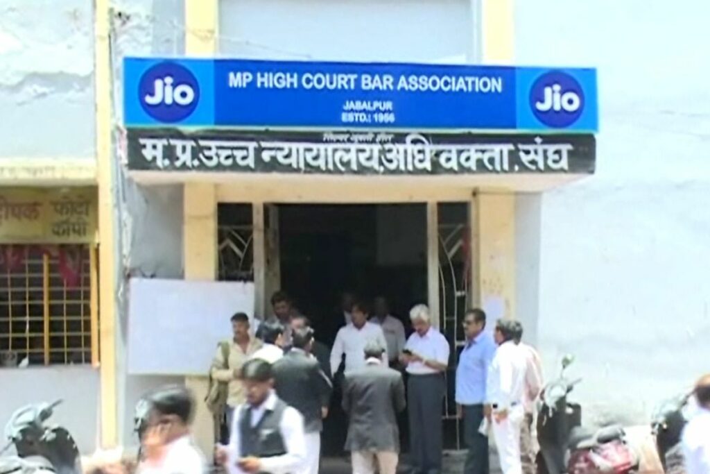 MP News, MP lawyer news, Madhya Pradesh legal updates, Jabalpur lawyer news, MP State Bar Council, Madhya Pradesh court news, MP lawyer disciplinary action, Jabalpur legal profession news, MP legal uniform rules, Madhya Pradesh lawyer reel ban, MP judiciary news, Madhya Pradesh legal ethics, MP court dress code, Jabalpur lawyer regulation, MP lawyer profession news, Madhya Pradesh law updates