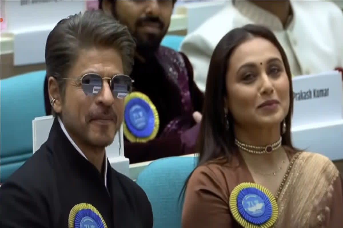 National Film Awards 2025: शाहरुख खान और विक्रांत मैसी को मिला बेस्ट एक्टर अवॉर्ड, रानी मुखर्जी बनीं सर्वश्रेष्ठ अभिनेत्री, 71वें राष्ट्रीय फिल्म पुरस्कार लेने पहुंचे दिग्गज