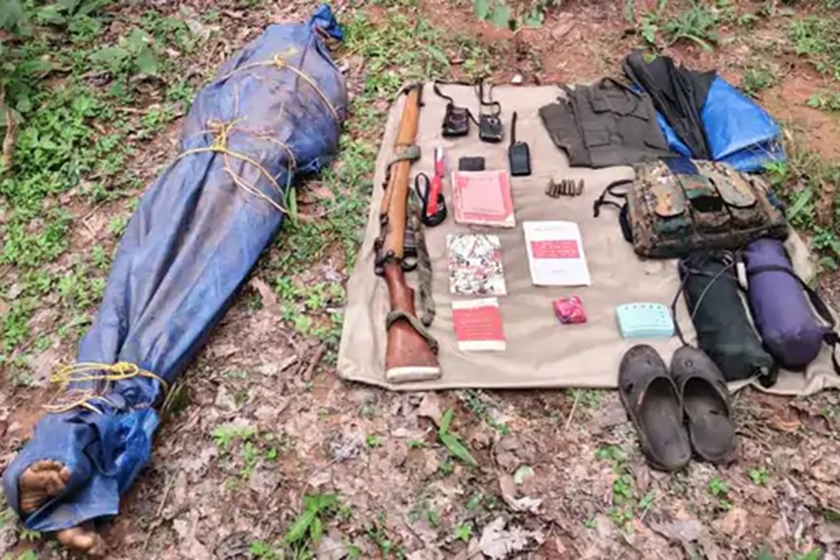 CG Naxal News: छत्तीसगढ़ में पुलिस और नक्सलियों के बीच बड़ी मुठभेड़, 8 लाख का इनामी माओवादी ढेर, कर रहे थे बड़े हमले की प्लानिंग