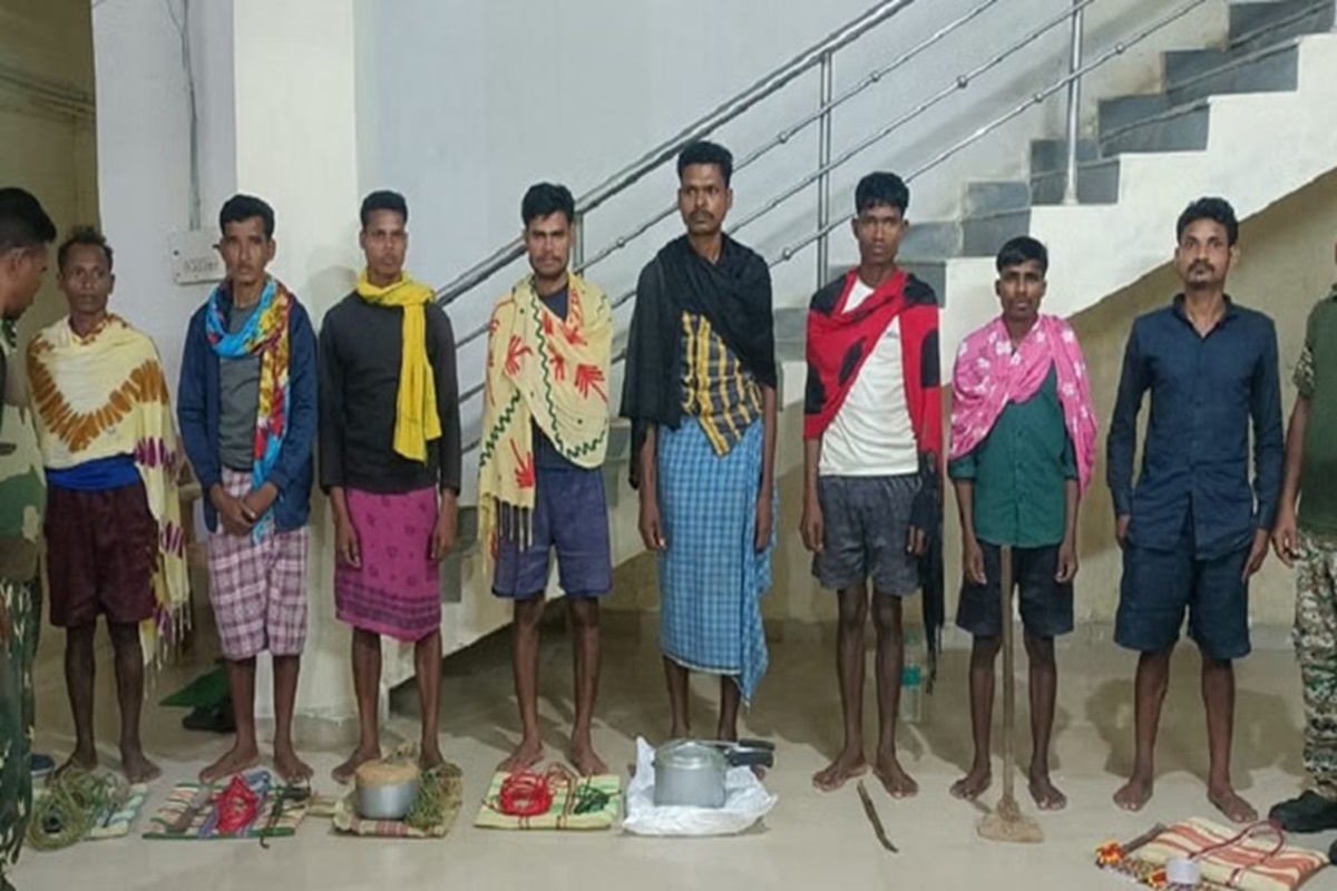 Bijapur Naxal News: सुरक्षाबलों को नुकसान पहुंचाने IED बिछाने की तैयारी कर रहे थे नक्सली, तभी पड़ी जवानों को नजर, 16 माओवादी गिरफ्तार