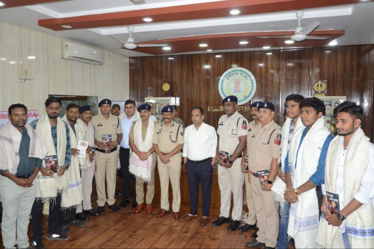 Raipur News: बेबीलॉन टावर में भीषण आग से जाबांज युवाओं ने बचाईं ज़िंदगियाँ, सीएम साय के निर्देश पर त्वरित रेस्क्यू, अब कलेक्टर-एसएसपी ने किया सम्मानित