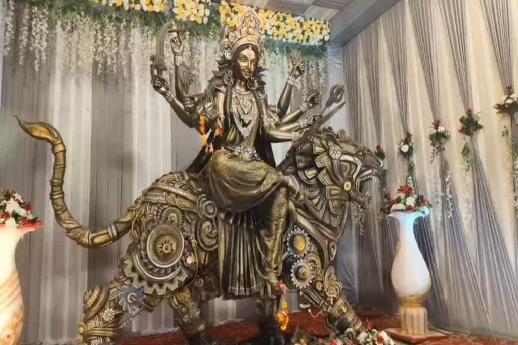 Udaipura Durga Murti, Raisen Durga Idol 2025, Unique Durga Statue Madhya Pradesh, Ashtadhatu Lookalike Durga Idol, Clay Durga Idol Raisen, Udaipura Navratri Special, Durga Idol Selfie Spot Raisen, Artistic Durga Statue Udaipura, Raisen Festival Attraction, Durga Idol Made in India, Udaipura Tourist Attraction, Navratri Durga Pandal Raisen, Clay Idol Looks Metallic, Raisen District Durga Idol, Madhya Pradesh Durga Puja 2025