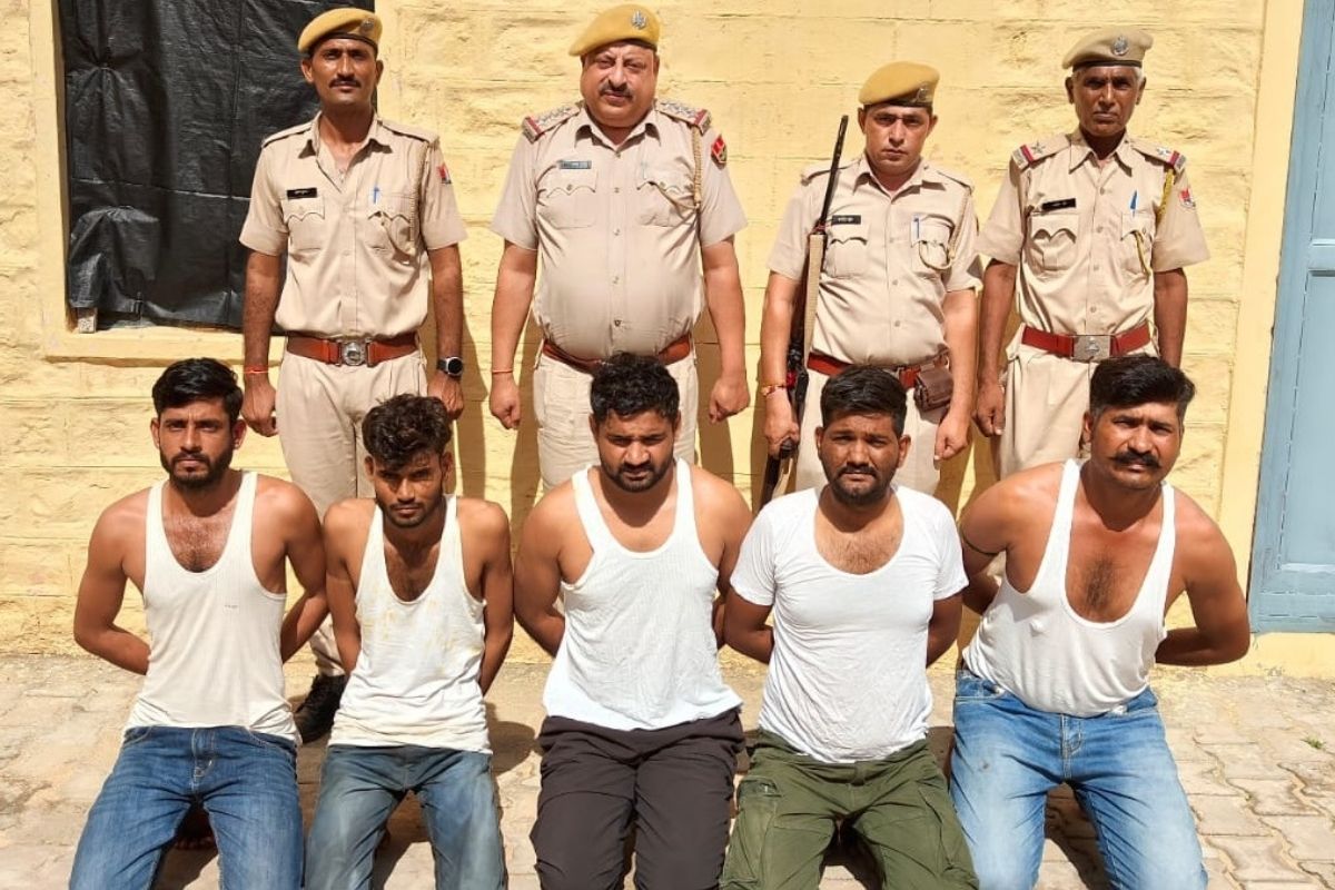 Rajasthan News: सुरक्षा गार्डों का काला चेहरा! युवकों को बंधक बनाकर जमकर पीटा, फिर जाति सूचक शब्दों से अपमान,  वायरल वीडियो से मचा हड़कंप