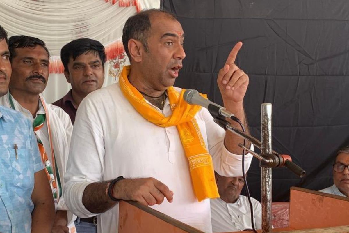 Rajgarh News: CM तीर्थ दर्शन योजना में नेताओं की एंट्री! बीजेपी MLA की पत्नी का नाम सूची में, कांग्रेस ने पूछा- विधायक की पत्नी सबसे गरीब कैसे?