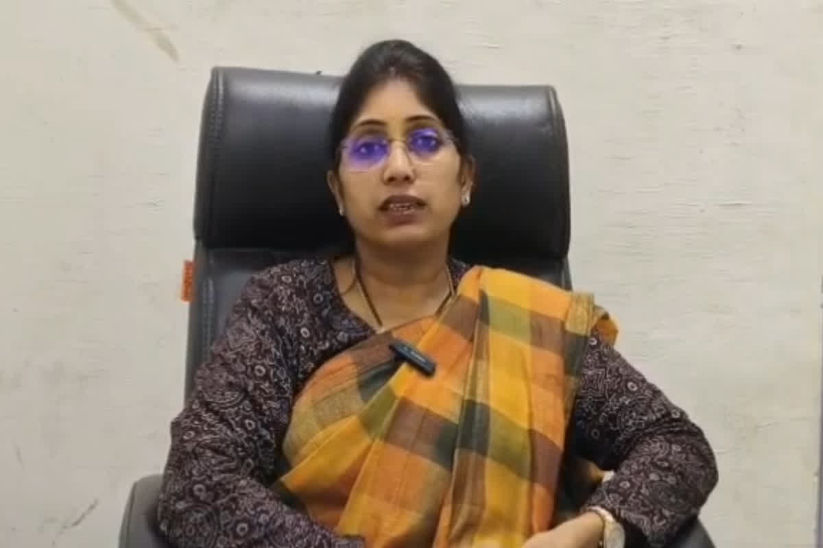 Sakti News: सोशल मीडिया पर CMHO के खिलाफ पोस्ट करना पड़ा भारी, RHO को जारी हुआ शो-कॉज नोटिस, जवाब के लिए 2 दिन का समय