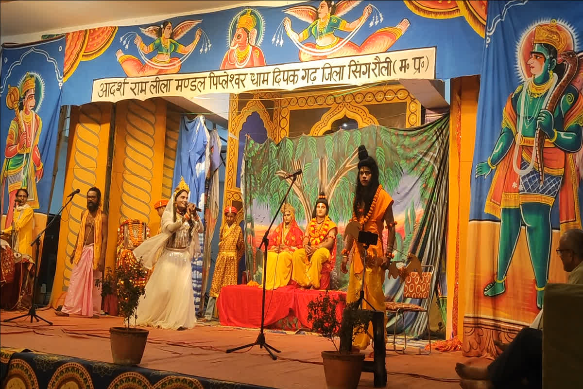 Singrauli News: मैंने प्यार तुम्हीं से किया है… रामलीला में फिल्मी गानें के तड़के से भड़के लोग, वीडियो देखकर आप भी रह जाएंगे हैरान