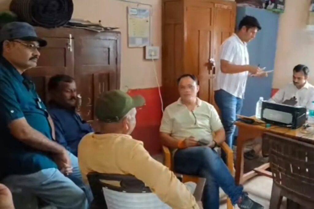 Tikamgarh Bribery News, Tikamgarh Bribery Case, Palera CM Rise School News, Tikamgarh Lokayukta Action, Madhya Pradesh Bribe Arrest, Tikamgarh Corruption Scandal, Teacher Bribery Tikamgarh, CM Rise School Bribe Case, Tikamgarh Government School Scandal, MP Lokayukta Raid Tikamgarh, Tikamgarh News Today, Tikamgarh Babus Caught, Bribery Case in CM Rise School, Lokayukta Trap Tikamgarh, Palera News MP, Tikamgarh Teacher Suspended News