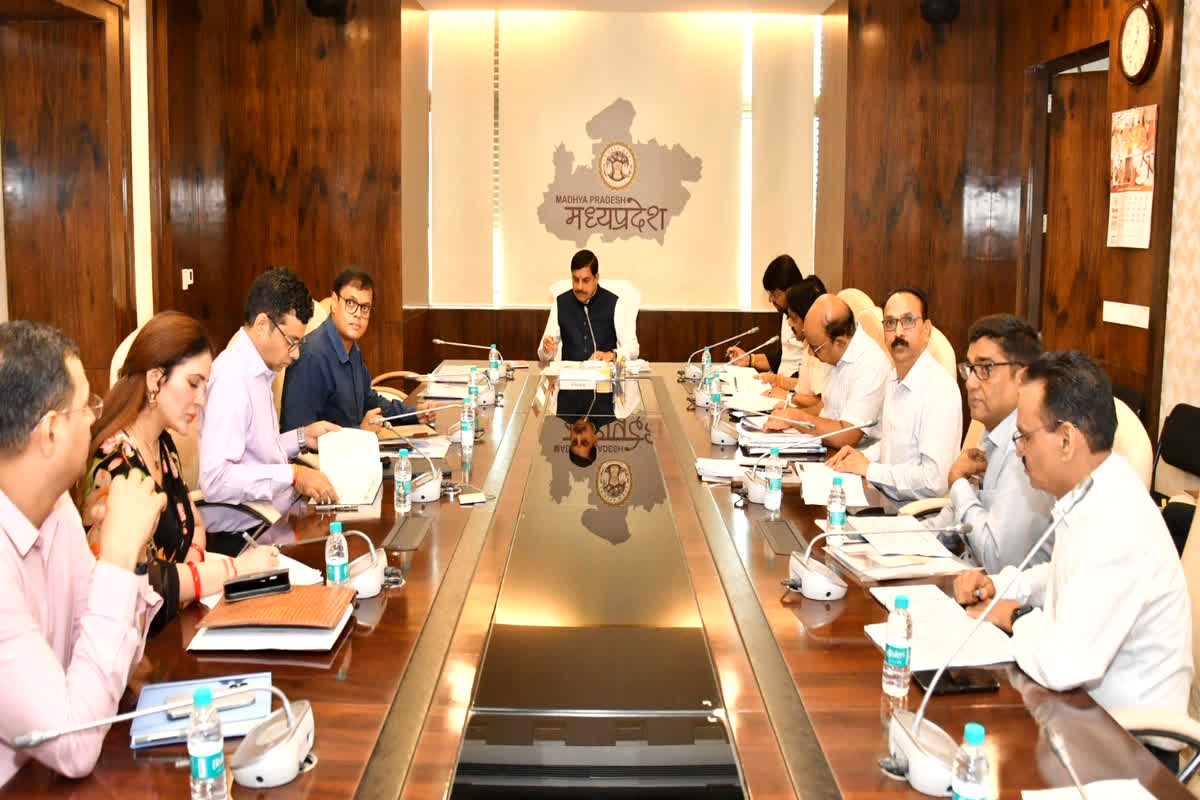 MP News: आत्मनिर्भर गौशालाएं बनेंगी प्रदेश की अर्थव्यवस्था की नई ताकत, दुग्ध उत्पादन व सौर ऊर्जा से होगी आमदनी