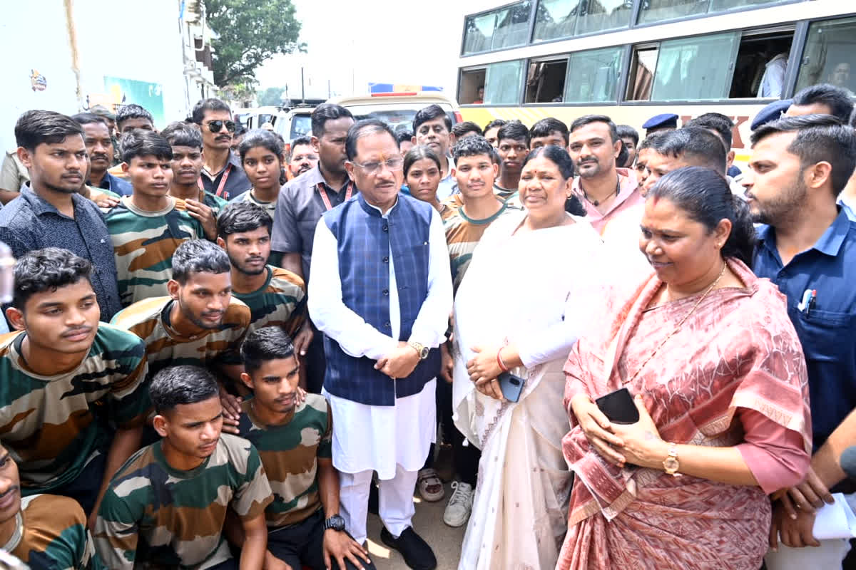 CG News: सीएम साय से 26 अग्निवीरों ने की सौजन्य मुलाकात, मुख्यमंत्री ने कहा- प्रदेश के युवाओं के लिए प्रेरणा बनेगी आपकी सफलता