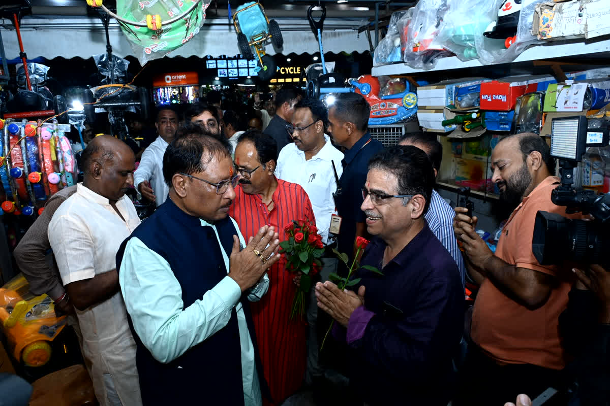 CG News: जीएसटी सुधार से स्थानीय रोजगार को भी मिलेगा फायदा, सीएम साय ने राजधानी के बाजारों का किया भ्रमण, व्यापारियों ने किया भव्य स्वागत