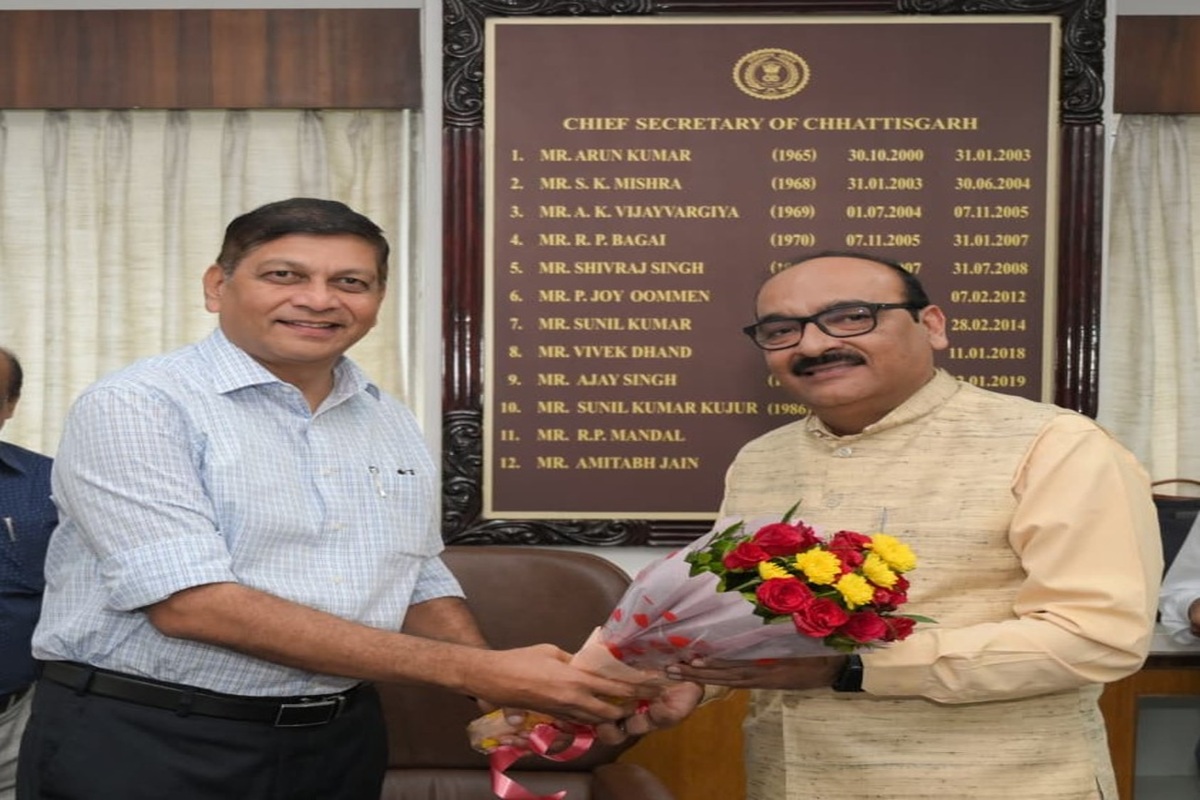 Raipur News: छत्तीसगढ़ के नवनियुक्त मुख्य सचिव विकासशील ने संभाला कार्यभार, छत्तीसगढ़ के 13वें चीफ सेक्रेटरी बने