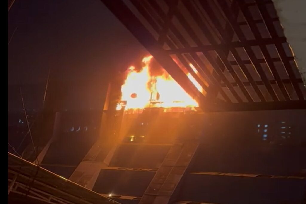 Babylon Tower Raipur Fire News/ीImage Credit: IBC24