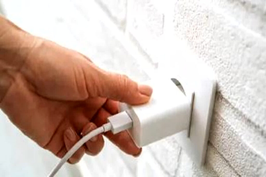 (Smartphone Charger, Image Credit: Pixabay)