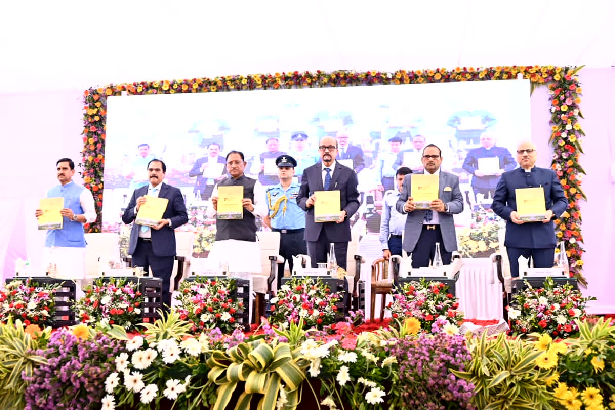 CG News: छत्तीसगढ़ हाईकोर्ट की रजत जयंती समारोह में शामिल हुए सीएम साय और राज्यपाल रमेन डेका, केंद्रित स्मारिका का किया विमोचन