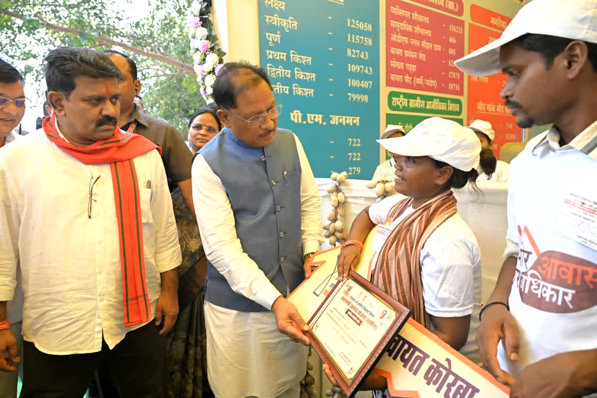 CM Vishnudeo Sai News: कोरबा दौरे पर सीएम विष्णुदेव साय, विभागीय स्टॉलों का किया अवलोकन, विभिन्न योजनाओं से हितग्राहियों को किया लाभांवित