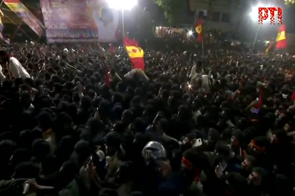 Actor Vijay Rally Stampede: अभिनेता विजय की रैली में भगदड़, 29 से अधिक लोगों की मौत, कई घायल