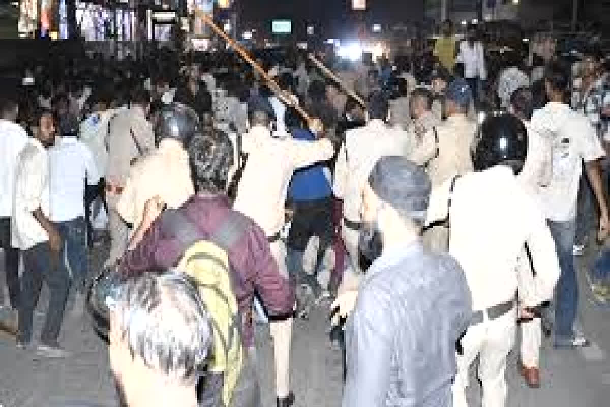 Uttarakhand News: पैगंबर मुहम्मद पर आपत्तिजनक टिप्पणी के खिलाफ मुस्लिम समाज के लोगों ने निकाला जुलूस, पुलिस ने किया लाठीचार्ज