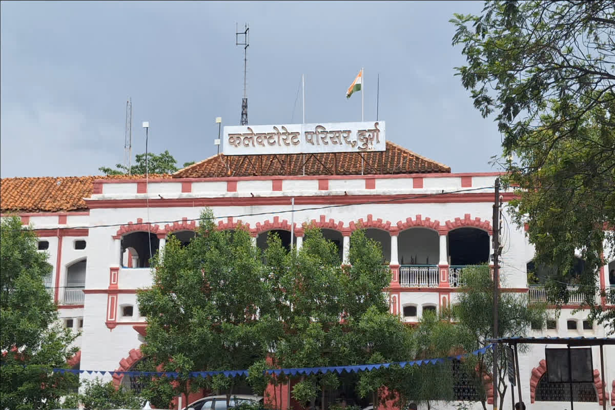 Durg News: पीएम कौशल से लेकर राजीव युवा मितान क्लब तक… सैकड़ों निष्क्रिय खातों में करोड़ों रुपए फंसे! अब प्रशासन ने दिए पैसे लौटाने के आदेश